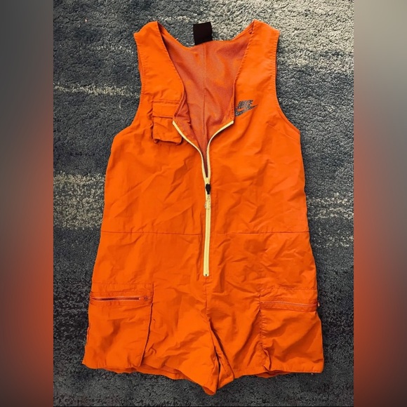 Light, breathable and sporty one-piece NIKE jumpsuit - Picture 1 of 4